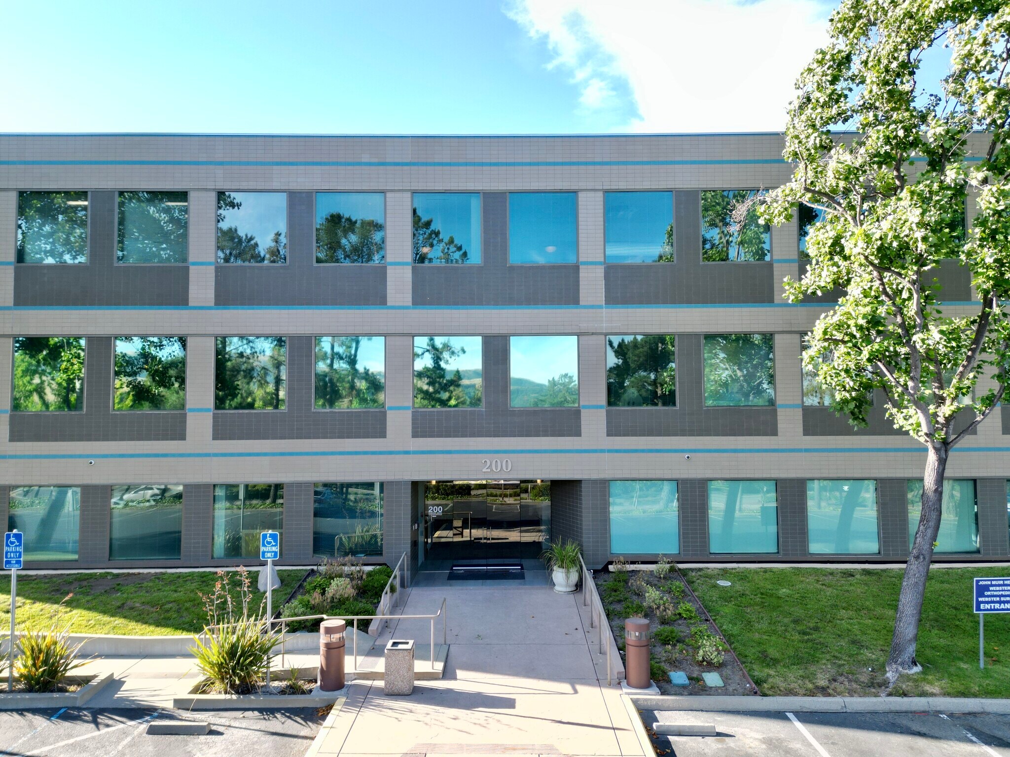 200 Porter Dr, San Ramon, CA à louer Photo du bâtiment- Image 1 de 6