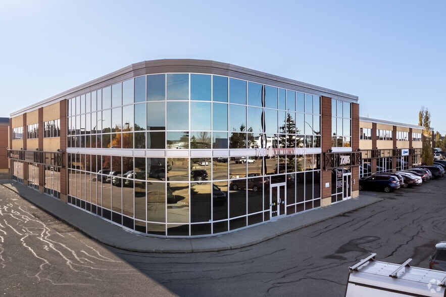 7203-7221 Roper Rd NW, Edmonton, AB for sale - Primary Photo - Image 1 of 9