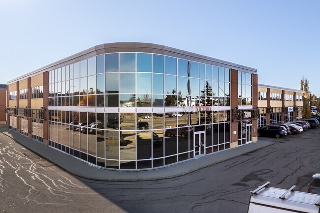 Plus de détails pour 7203-7221 Roper Rd NW, Edmonton, AB - Bureau à vendre