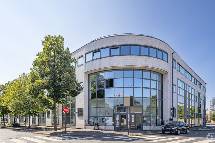 Bureau dans Clichy à louer - Photo du bâtiment - Image 2 de 2