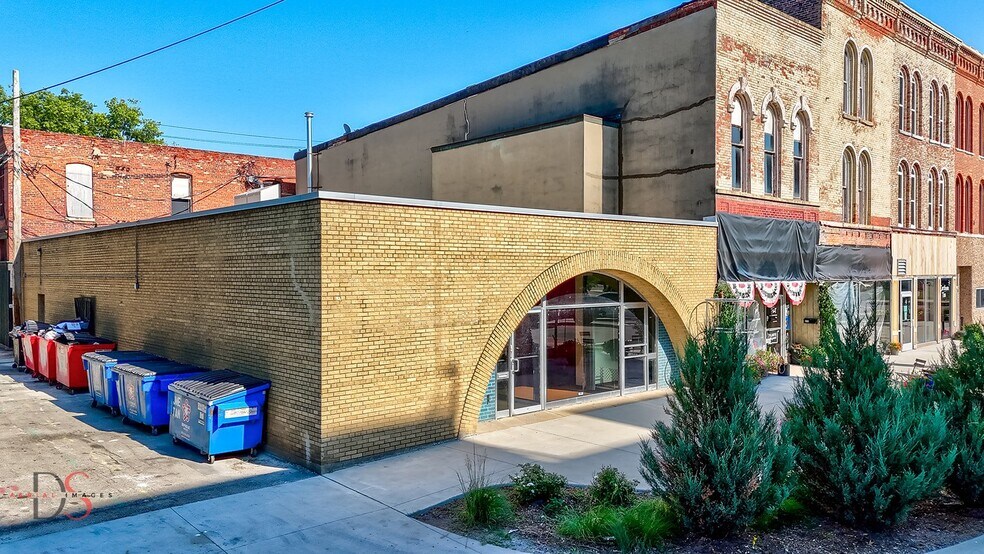 612 Court St, Ottawa, IL à vendre - Photo du bâtiment - Image 3 de 32