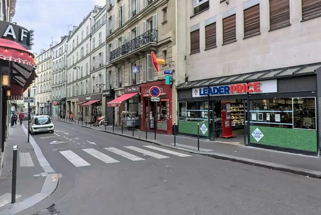 Multifamily in Paris for sale Building Photo- Image 1 of 3