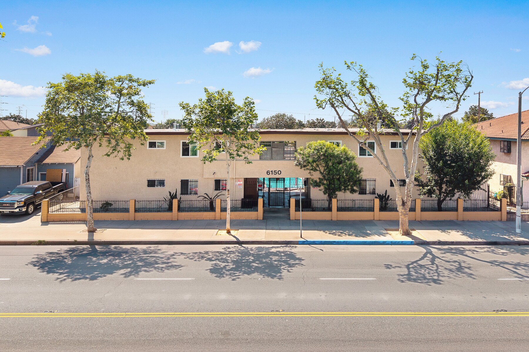 6150 E Olympic Blvd, Los Angeles, CA à vendre Photo du bâtiment- Image 1 de 32