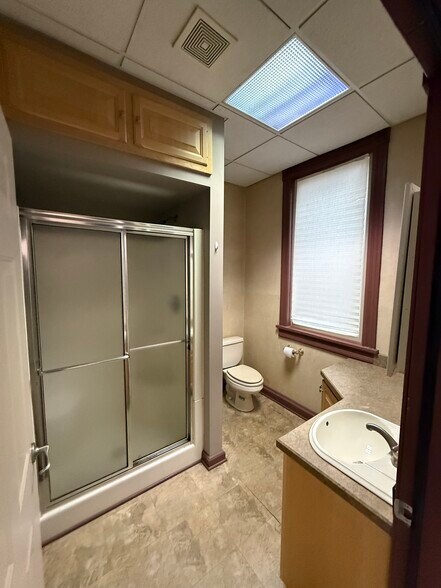 43 Broad Street #multiple properties, portefeuille de 3 propriétés à vendre sur LoopNet.ca - Photo du bâtiment - Image 2 de 19