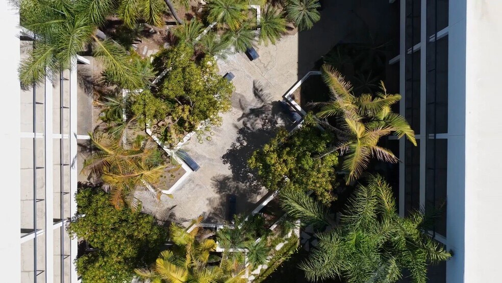 1403 N Tustin Ave, Santa Ana, CA à louer - Vidéo sur l’inscription commerciale - Image 2 de 12