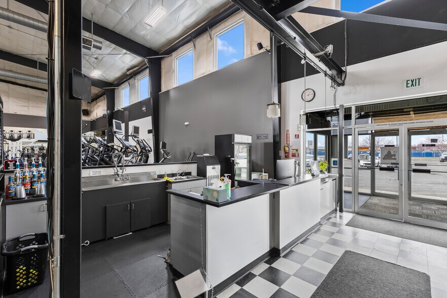 2500 Business Ln, Yakima, WA à louer - Photo du bâtiment - Image 3 de 14