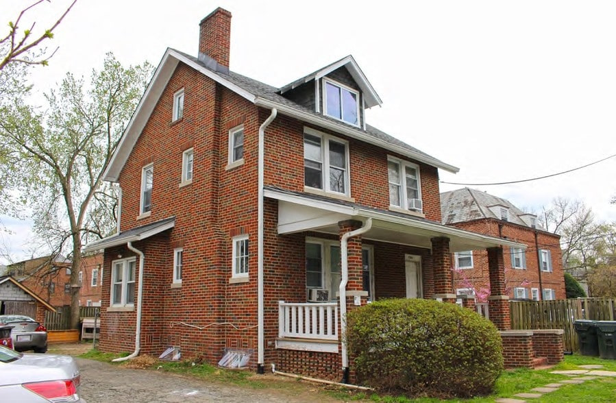 High performing rentals in UMCP portfolio of 4 properties for sale on LoopNet.ca - Primary Photo - Image 3 of 4