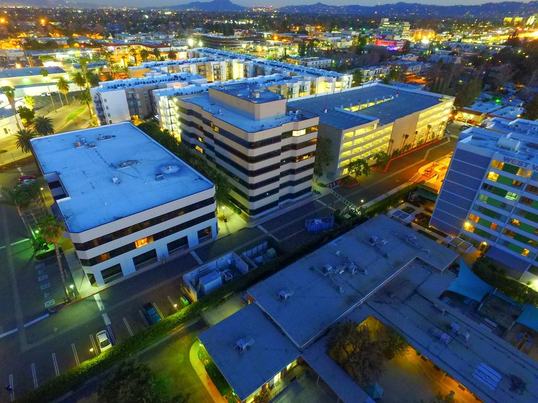 14600 Sherman Way, Van Nuys, CA à louer - Photo du bâtiment - Image 2 de 7