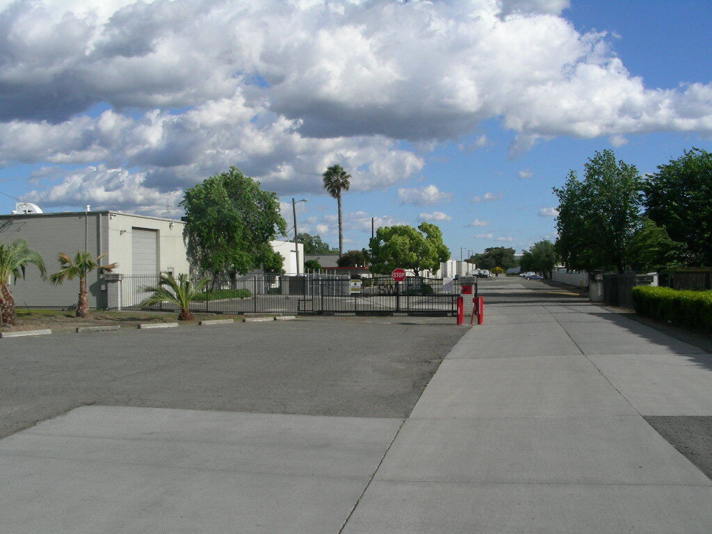 4652 E Waterloo Rd, Stockton, CA for lease Primary Photo- Image 1 of 12