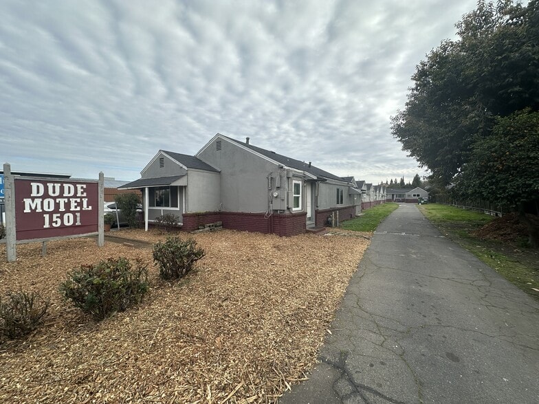 1501 W Capitol Ave, West Sacramento, CA à vendre - Photo du bâtiment - Image 2 de 10