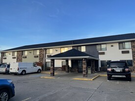 Days Inn & Suites by Wyndham Davenport East - Motel