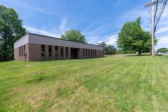 5982 E Molloy Rd, Mattydale, NY à vendre Photo du bâtiment- Image 1 de 8