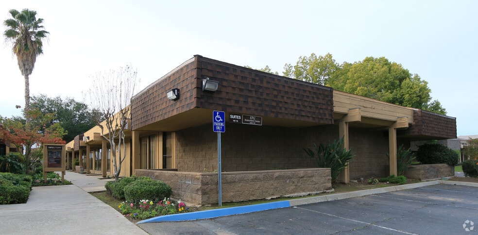 4420 N 1st St, Fresno, CA for lease - Primary Photo - Image 1 of 7