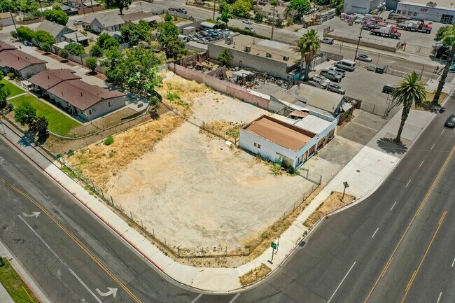 More details for 2350 N Main St, Riverside, CA - Retail for Sale