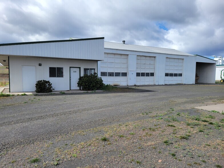 3390 SW Highway 97, Madras, OR à vendre - Photo du bâtiment - Image 2 de 8