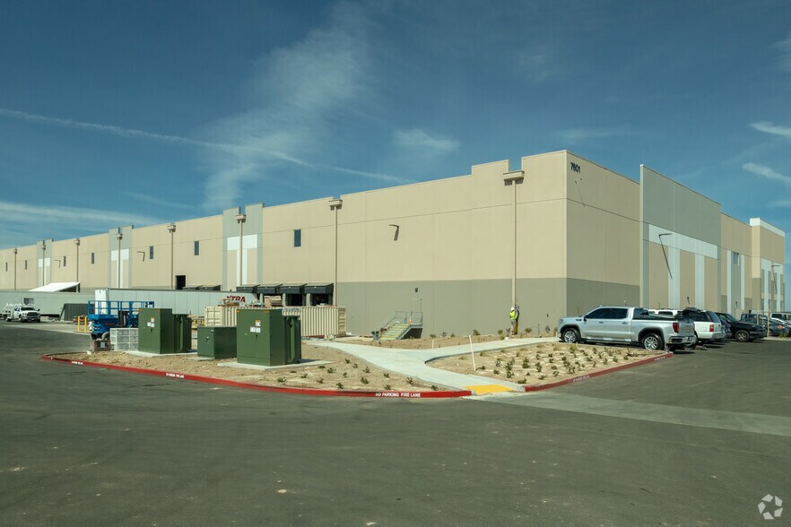 7000 Power Line Rd, Sacramento, CA à louer - Photo du bâtiment - Image 3 de 10