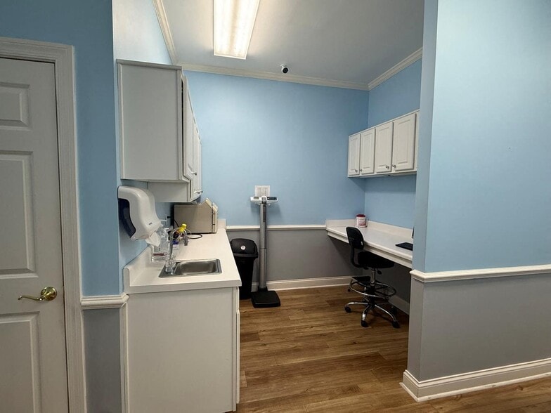 3535 Roswell Rd, Marietta, GA for lease - Building Photo - Image 3 of 5