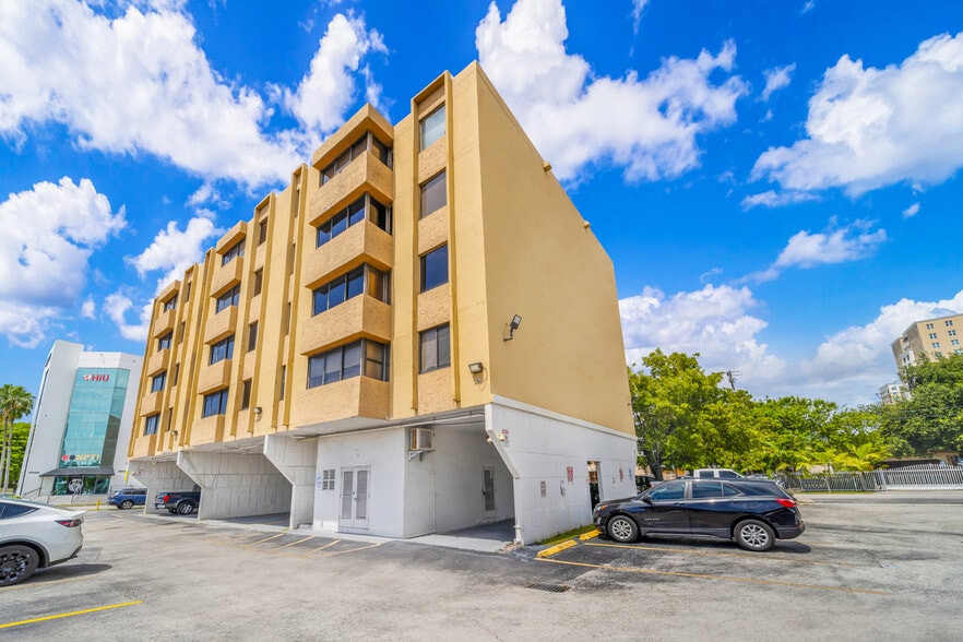 4011 W Flagler St, Miami, FL à louer - Photo du bâtiment - Image 1 de 31