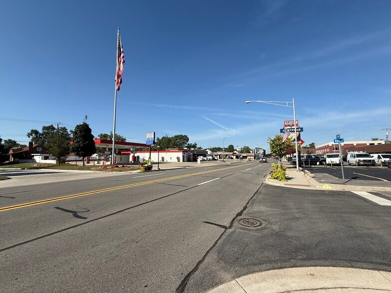 3515 Twelve Mile Rd, Berkley, MI à vendre - Photo du bâtiment - Image 3 de 4