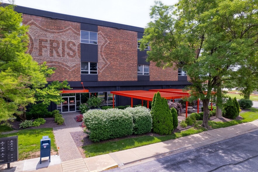 3253 E Chestnut Expy, Springfield, MO for lease - Building Photo - Image 2 of 30