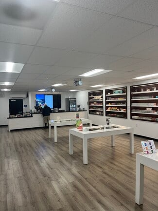 Plus de détails pour 113-119 N A St, Lompoc, CA - Commerce de détail à vendre