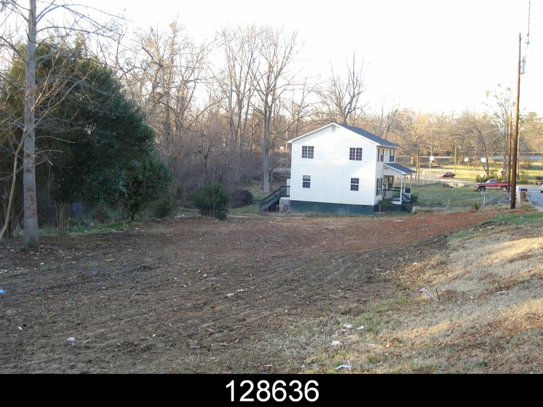 Indian Walk, Lowell, NC for sale - Primary Photo - Image 1 of 3