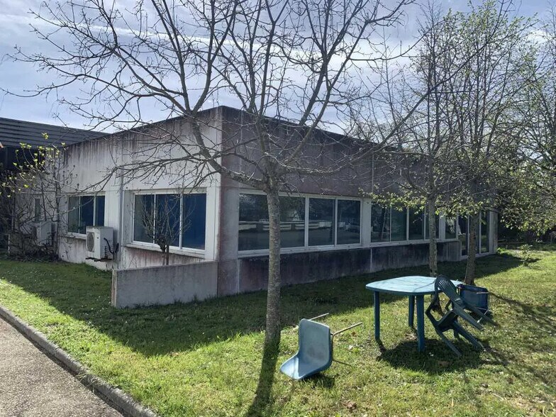 Bureau dans Lormont à louer - Photo du bâtiment - Image 1 de 18