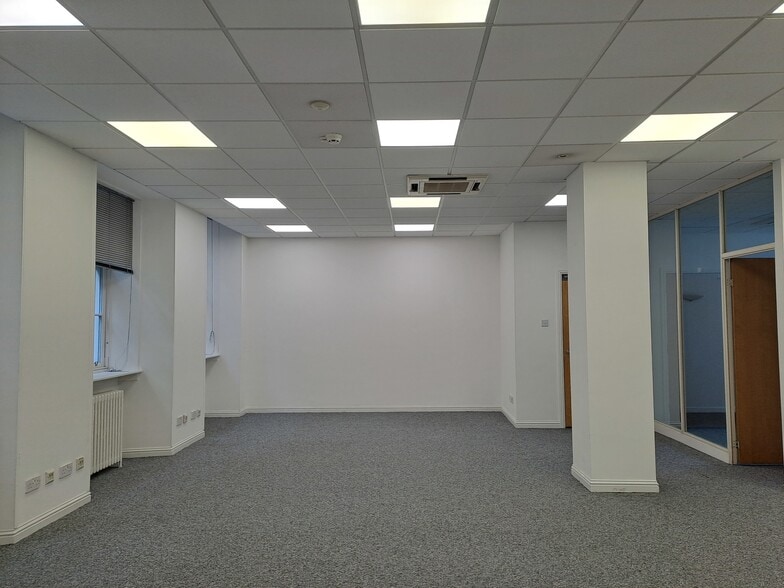 91 Mitchell St, Glasgow for lease - Interior Photo - Image 2 of 3