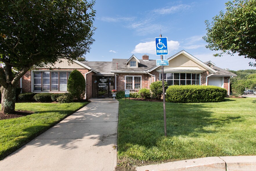 1039 Reservoir Ave, Cranston, RI à vendre - Photo du bâtiment - Image 2 de 14