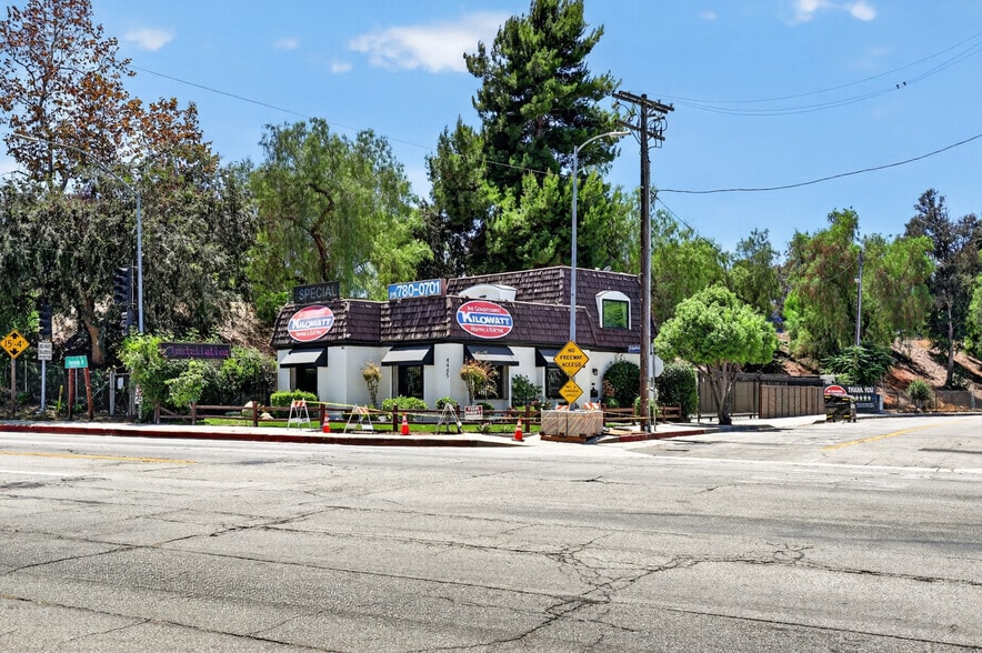 15300 Morrison St, Sherman Oaks, CA for sale - Building Photo - Image 2 of 20