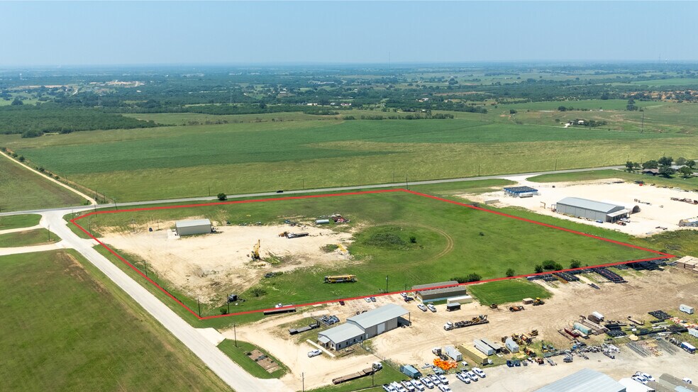 101 Rancho Grande, Floresville, TX à vendre - Photo du bâtiment - Image 2 de 26