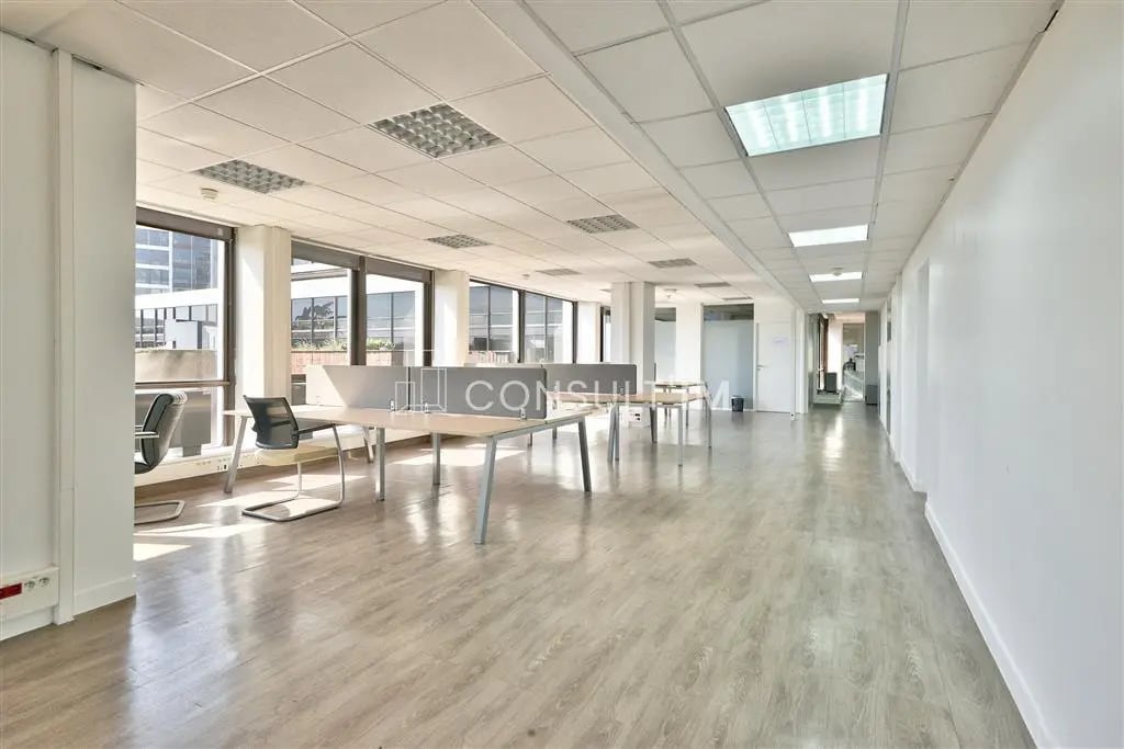 Office in Saint-Cloud for sale Building Photo- Image 1 of 9