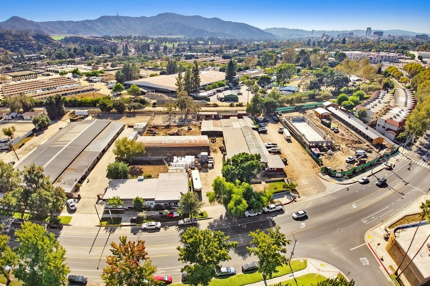 1840 Riverside Dr, Glendale, CA à vendre - Photo du bâtiment - Image 3 de 17
