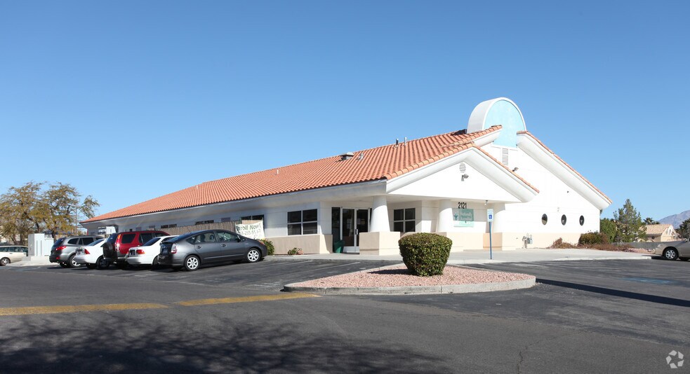 2121 Harbor Island Dr, Las Vegas, NV à vendre - Photo du bâtiment - Image 2 de 7