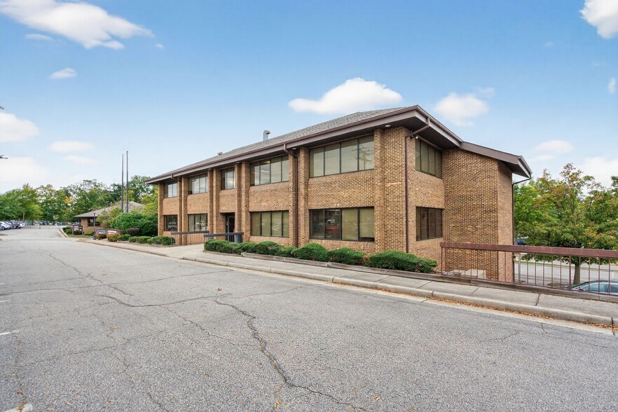 2050 Old Bridge Rd, Woodbridge, VA à vendre - Photo du bâtiment - Image 3 de 44