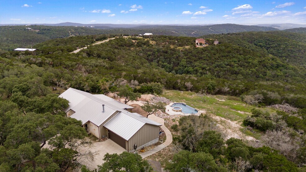 112 Mountain Laurel Ln, Pipe Creek, TX for sale - Building Photo - Image 2 of 14