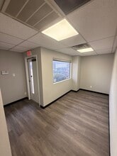 1663 Hickory Dr, Haltom City, TX à louer Photo intérieure- Image 2 de 8