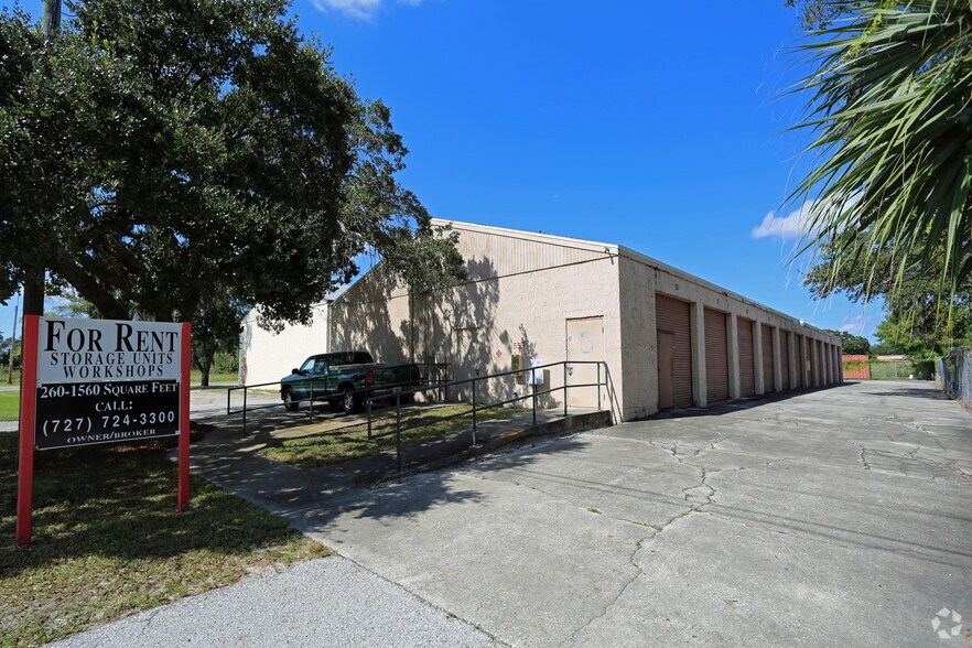 555 Marlborough St, Oldsmar, FL à louer - Photo du bâtiment - Image 3 de 12