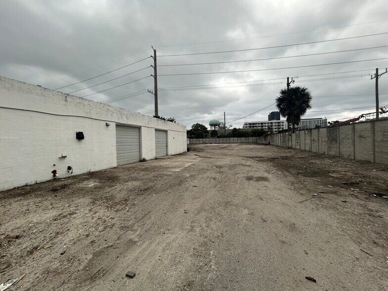 618 NW 6th Ave, Fort Lauderdale, FL à louer - Photo du bâtiment - Image 3 de 7