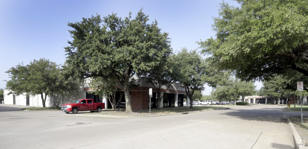 10610 Metric Dr, Dallas, TX for lease - Building Photo - Image 2 of 5