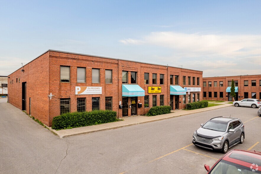 8232-8304 Rue Pascal-Gagnon, Montréal, QC à louer - Photo du bâtiment - Image 3 de 5