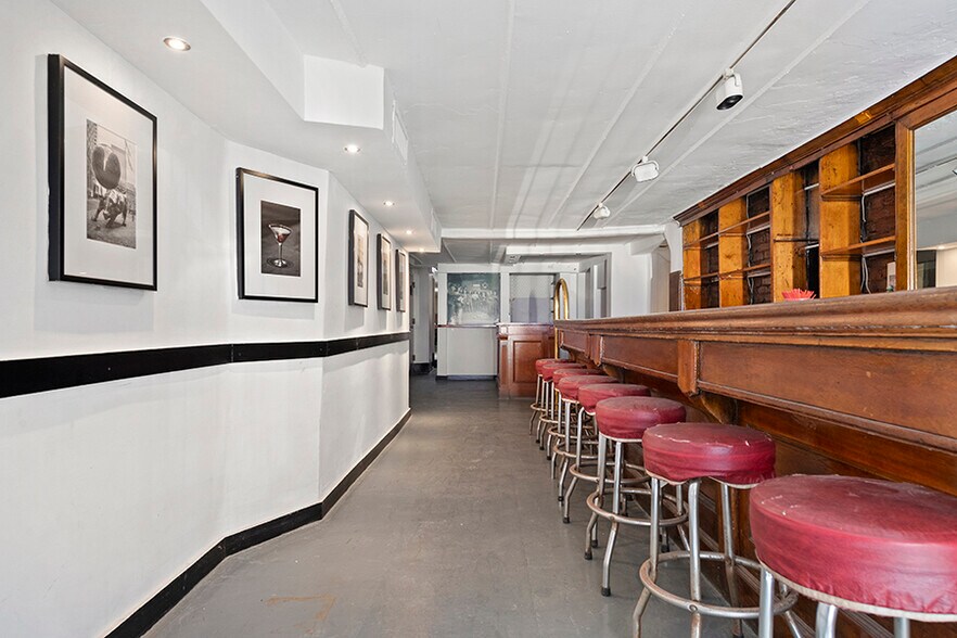 351-353 E 62nd St - Manhattan NYC portefeuille de 2 propriétés à vendre sur LoopNet.ca - Photo intérieure - Image 2 de 13