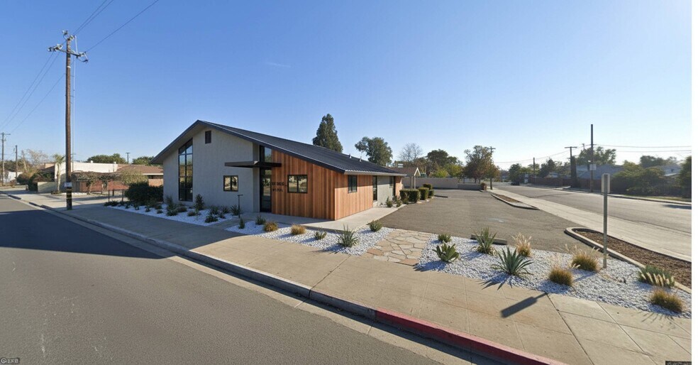 2818 E Olive Ave, Fresno, CA à vendre - Photo du bâtiment - Image 2 de 3