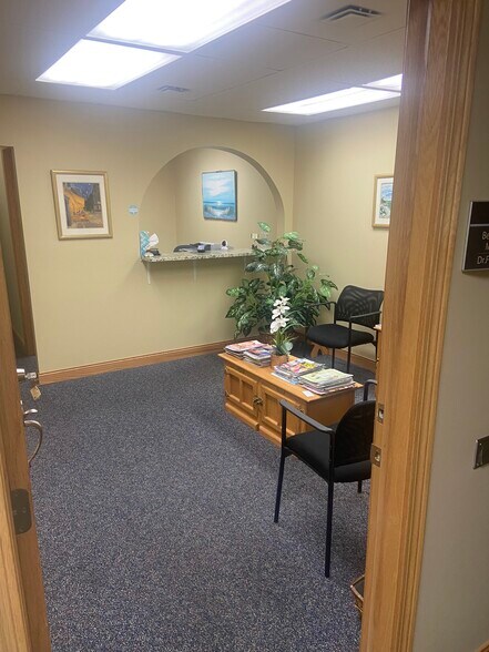 929 S Main St, Lombard, IL à louer - Photo intérieure - Image 2 de 15