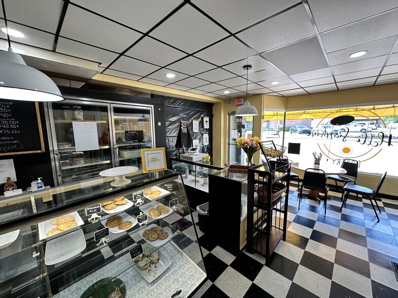 2610 Lower Huntington Rd, Fort Wayne, IN for sale - Building Photo - Image 1 of 1