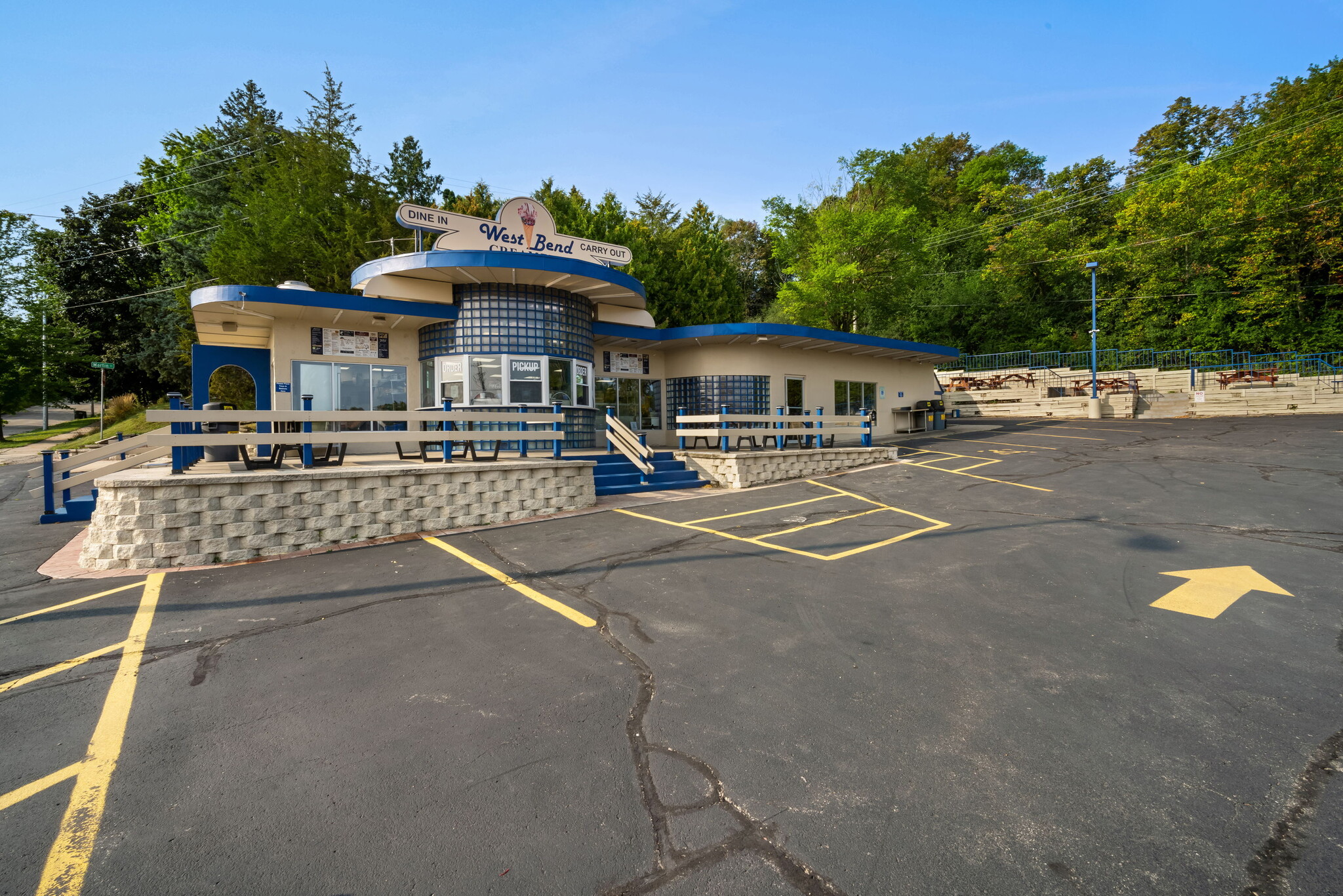 600 N Main St, West Bend, WI for sale Primary Photo- Image 1 of 8