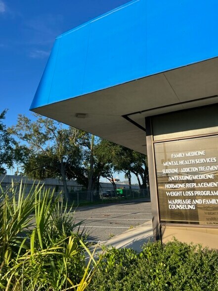 580 Ellis Rd S, Jacksonville, FL à vendre - Photo du bâtiment - Image 3 de 16