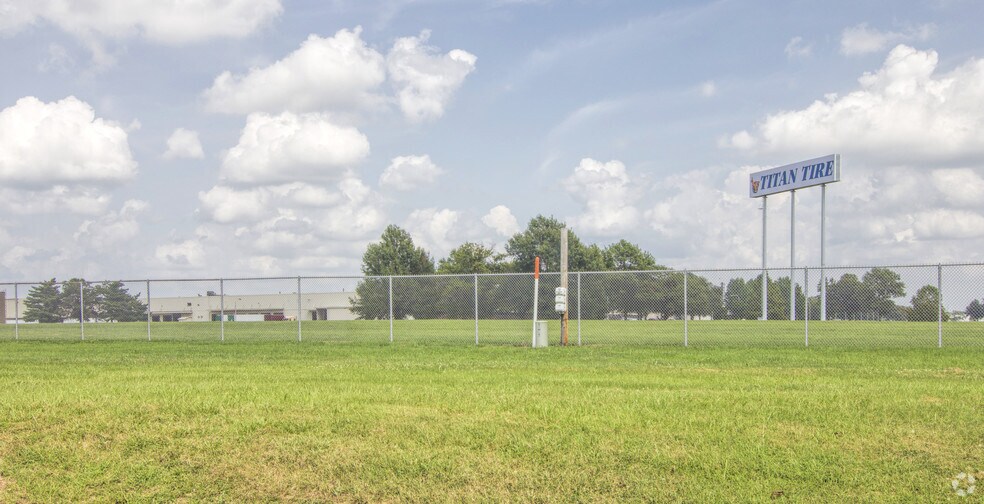 3260 Goodyear Blvd, Union City, TN à louer - Photo du bâtiment - Image 3 de 4