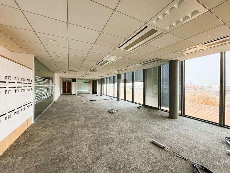 Office in Rungis for lease - Interior Photo - Image 2 of 9