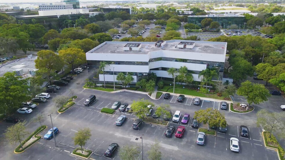 6360 NW 5th Way, Fort Lauderdale, FL à louer - Vidéo sur l’inscription commerciale - Image 2 de 7
